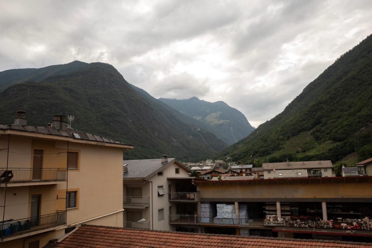 Bnbernina Express Dietro Al Trenino Rosso Tirano Kültér fotó