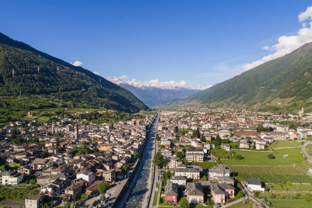 Bnbernina Express Dietro Al Trenino Rosso Tirano Kültér fotó